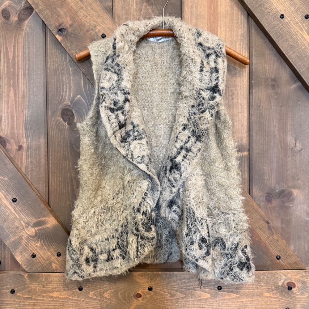 J. Roberts Vest Womens M Tan Black Good Leopard Shaggy Knit Open Front Layering